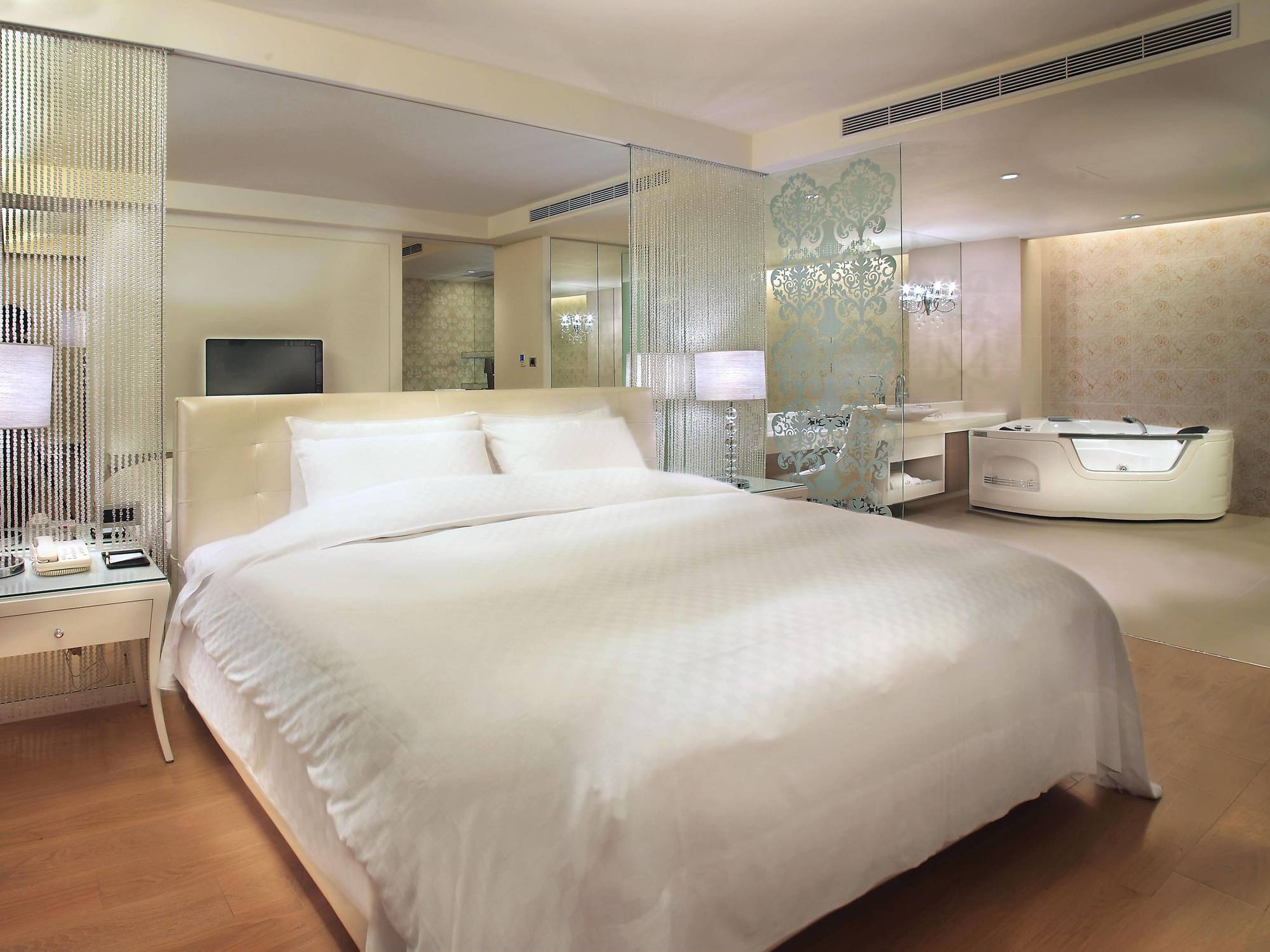 The Crystal Resort Sun Moon Lake Yuchi Exterior photo